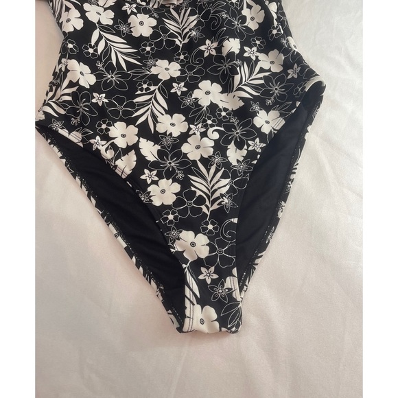 Cabana del Sol One Piece Floral Bathing Suit Size: L - Picture 5 of 11